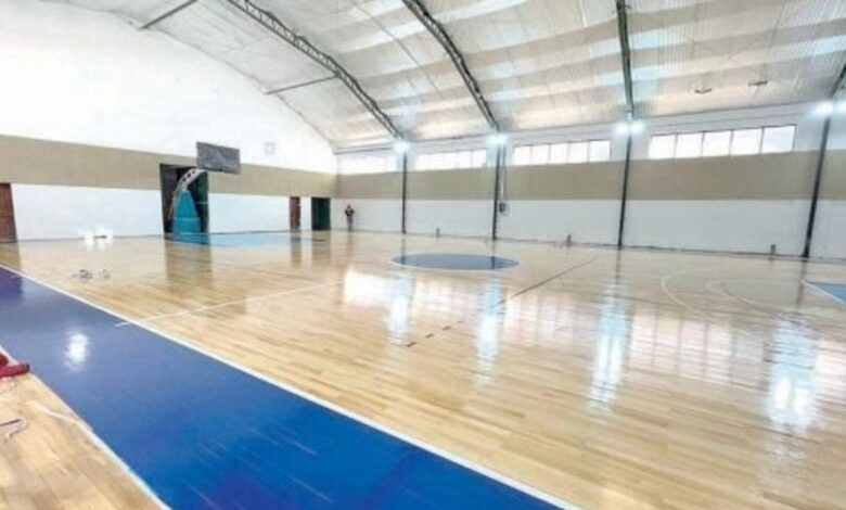 Remodelación a pleno en la cancha de Cear