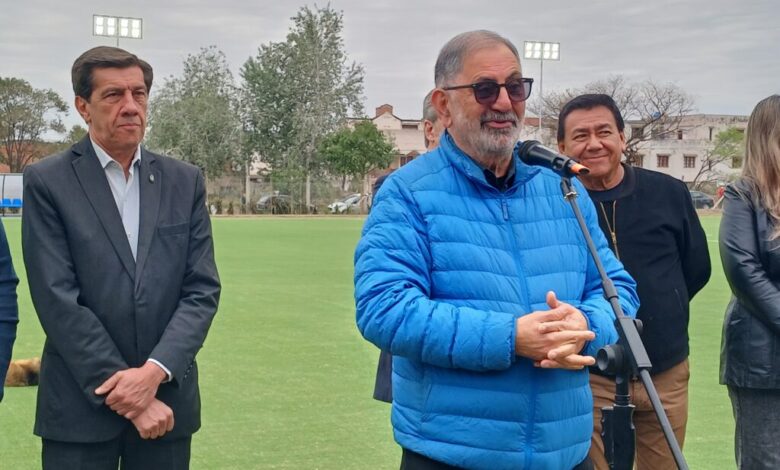 “Chuli” Jorge inauguró la primera cancha municipal de hockey