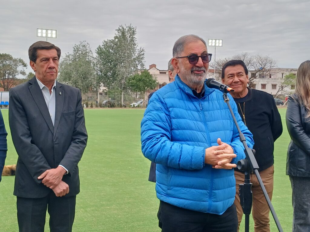 “Chuli” Jorge inauguró la primera cancha municipal de hockey