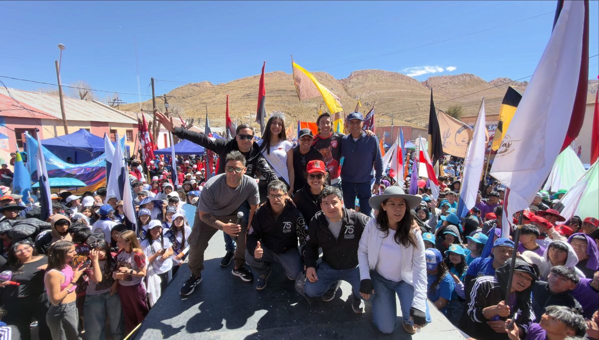 “Primavera en las Alturas” reunió a más de 2.000 estudiantes en Tres Cruces “Primavera en las Alturas” reunió a más de 2.000 estudiantes en Tres Cruces