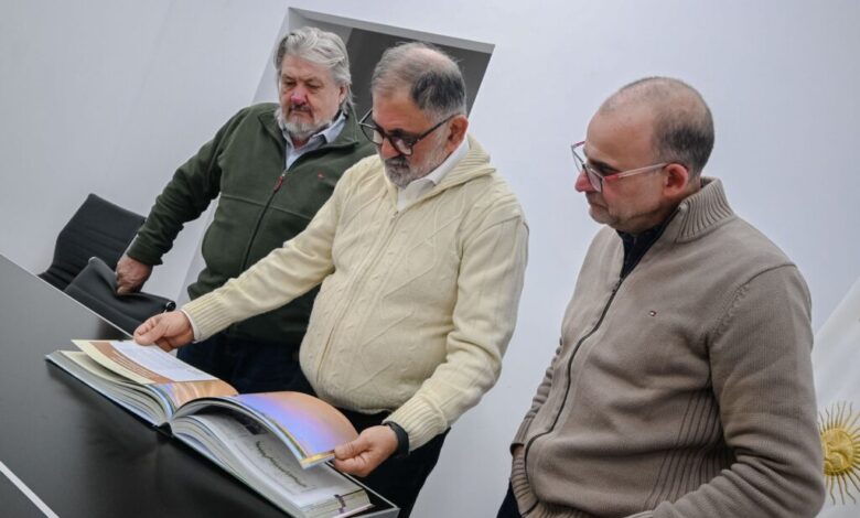 Fundación ProYungas donó al intendente Jorge el libro “Argentina Sustentable”
