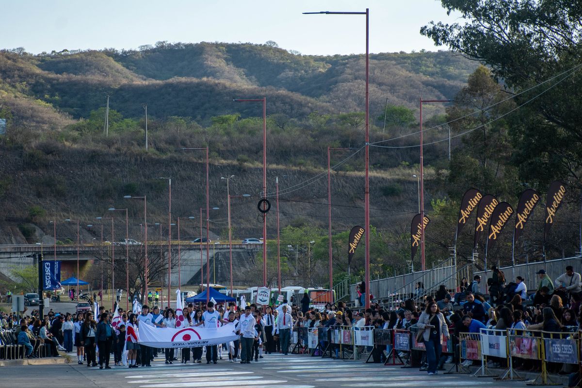 Desfile Bienvenida Primavera. Inició la Fiesta Nacional de los Estudiantes 2026