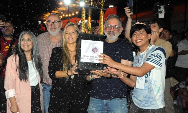 Jorge acompañó la premiación de los carroceros en el cierre de la 75ª FNE Jorge acompañó la premiación de los carroceros en el cierre de la 75ª FNE