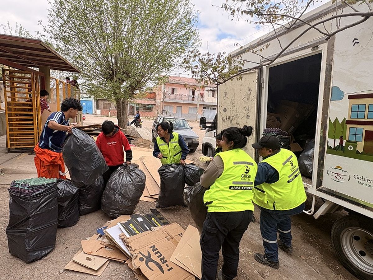 Estudiantes recuperaron más de 3.5 toneladas de reciclables en los canchones