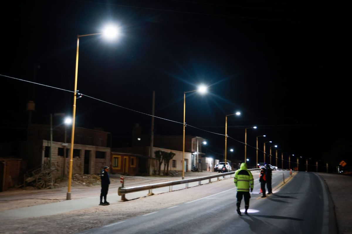 Nueva obra de iluminación mejora el acceso a Huacalera