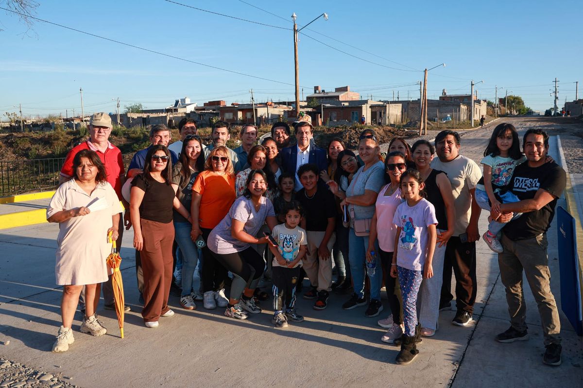 Habilitan el primero de los cinco puentes que conectarán sectores de A.Comedero Habilitan el primero de los cinco puentes que conectarán sectores de A.Comedero