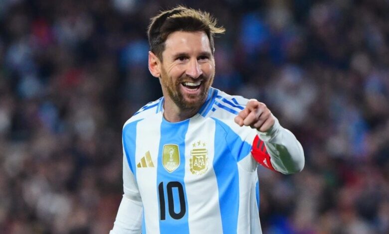 Lionel Messi llegó a la Argentina para disputar su último partido Lionel Messi llegó a la Argentina para disputar su último partido
