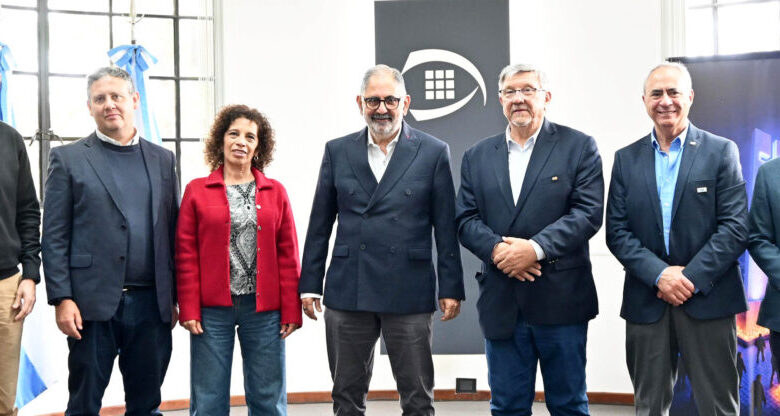 ExpoJuy. Raúl “Chuli” Jorge recibió a autoridades de la Cámara de Comercio Exterior ExpoJuy. Raúl “Chuli” Jorge recibió a autoridades de la Cámara de Comercio Exterior