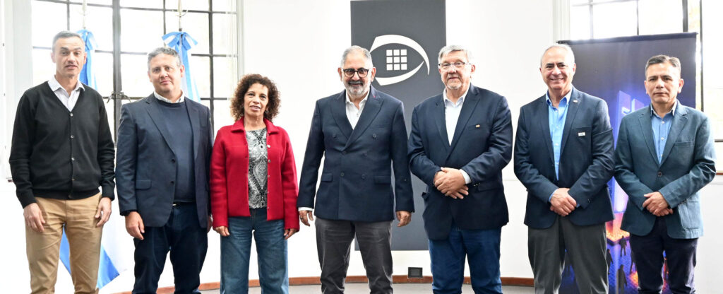 ExpoJuy. Raúl “Chuli” Jorge recibió a autoridades de la Cámara de Comercio Exterior ExpoJuy. Raúl “Chuli” Jorge recibió a autoridades de la Cámara de Comercio Exterior