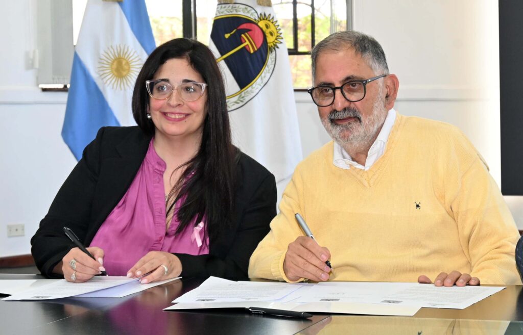 Municipalidad renueva compromiso con la prevención del cáncer de mama