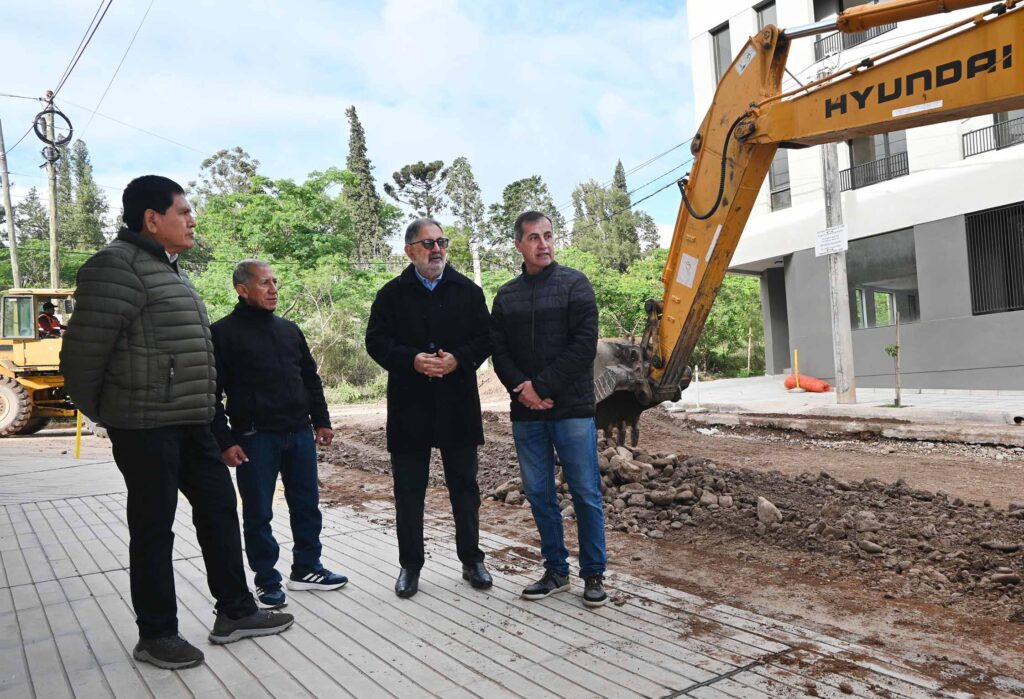 Ponen en marcha obra de pavimentación para descomprimir el tránsito en av. Carrillo
