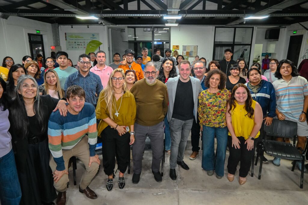 “San Salvador Conecta” convocó a Elisandro Santos para hablar de inteligencia artificial