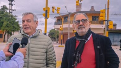 Jorge habilitó un nuevo semáforo en barrio Malvinas Jorge habilitó un nuevo semáforo en barrio Malvinas