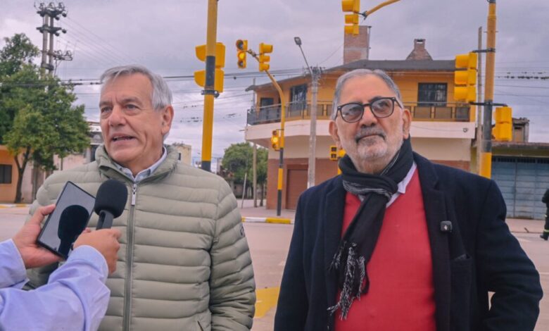 Jorge habilitó un nuevo semáforo en barrio Malvinas