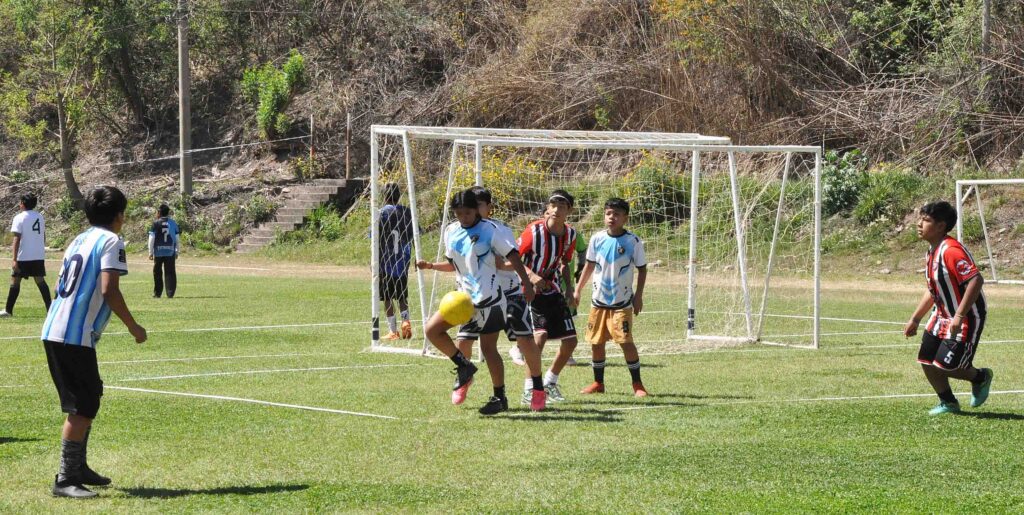 150 niños deportistas de A. Comedero recibieron controles médicos