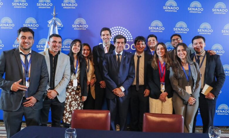 Sadir compartió un encuentro con jóvenes en el Senado de la Nación Sadir compartió un encuentro con jóvenes en el Senado de la Nación