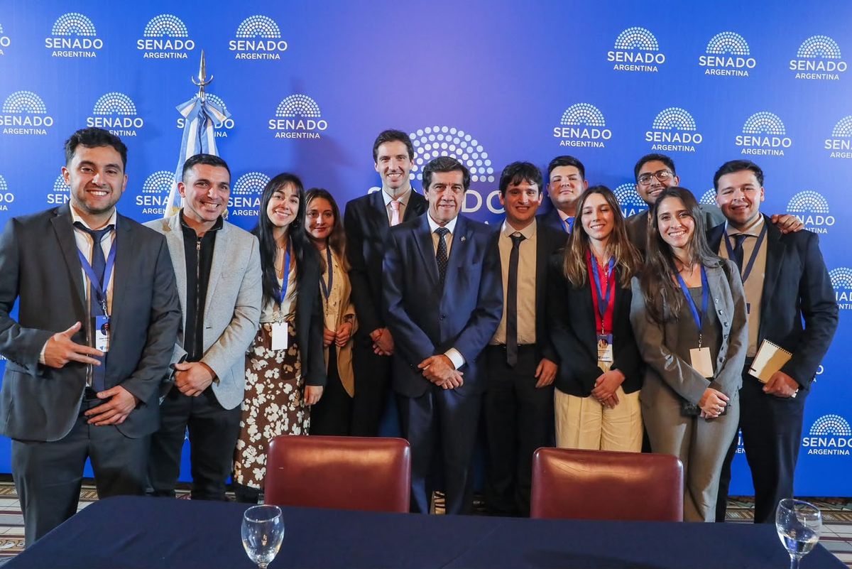 Sadir compartió un encuentro con jóvenes en el Senado de la Nación Sadir compartió un encuentro con jóvenes en el Senado de la Nación