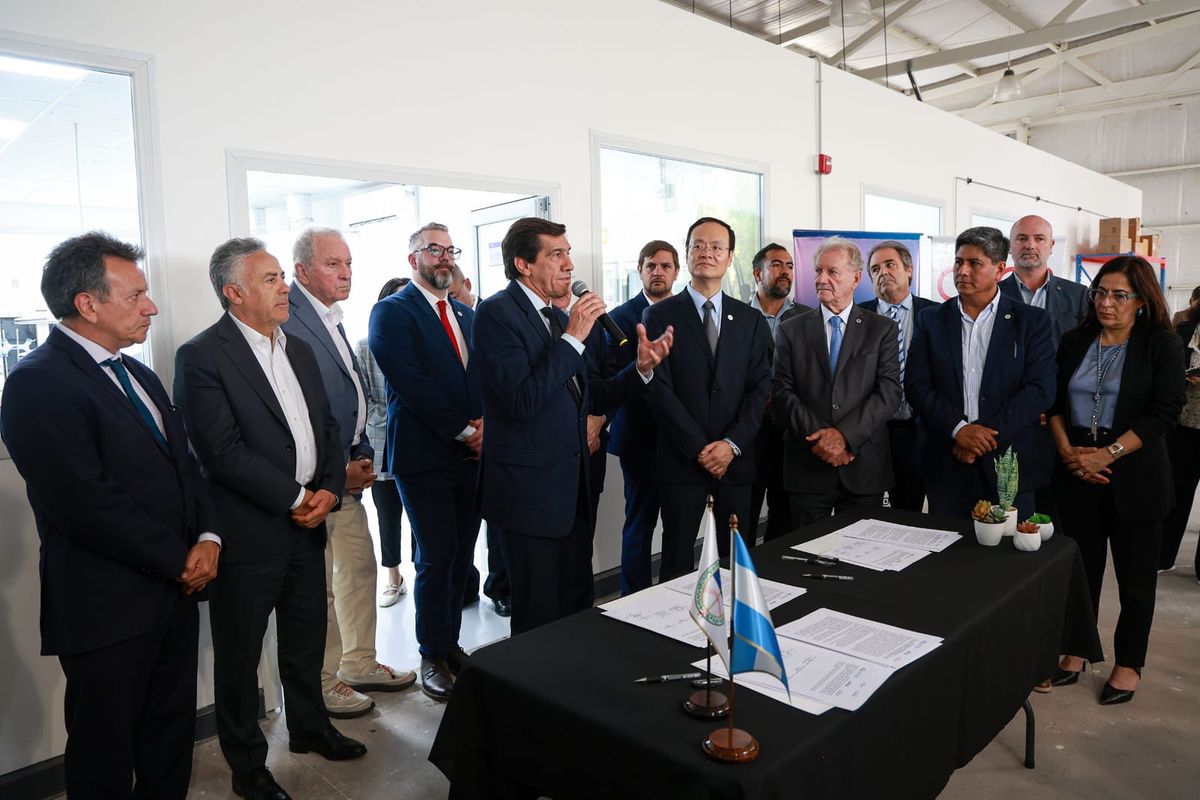 Inauguran laboratorio para formar profesionales en extracción de litio