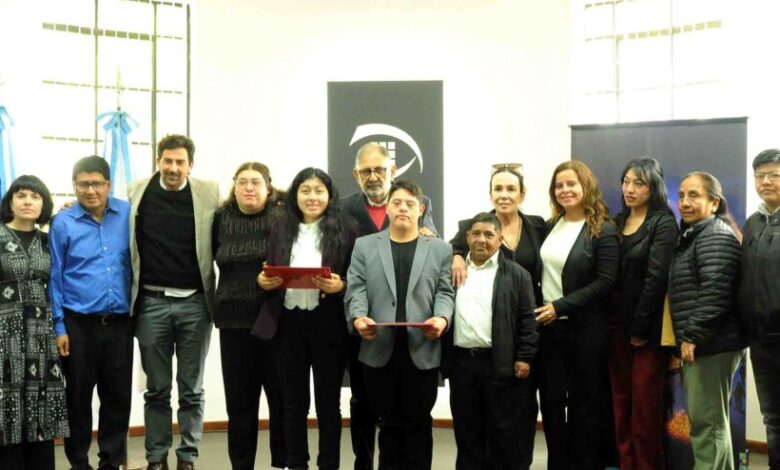 Jorge entregó certificados a jóvenes de la Asociación Todos Juntos