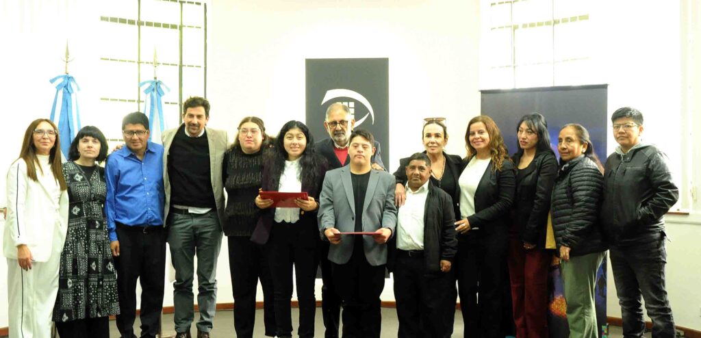Jorge entregó certificados a jóvenes de la Asociación Todos Juntos