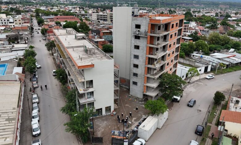 Sadir recorrió las obras de las Torres de Luján que registran un avance del 70% Sadir recorrió las obras de las Torres de Luján que registran un avance del 70%