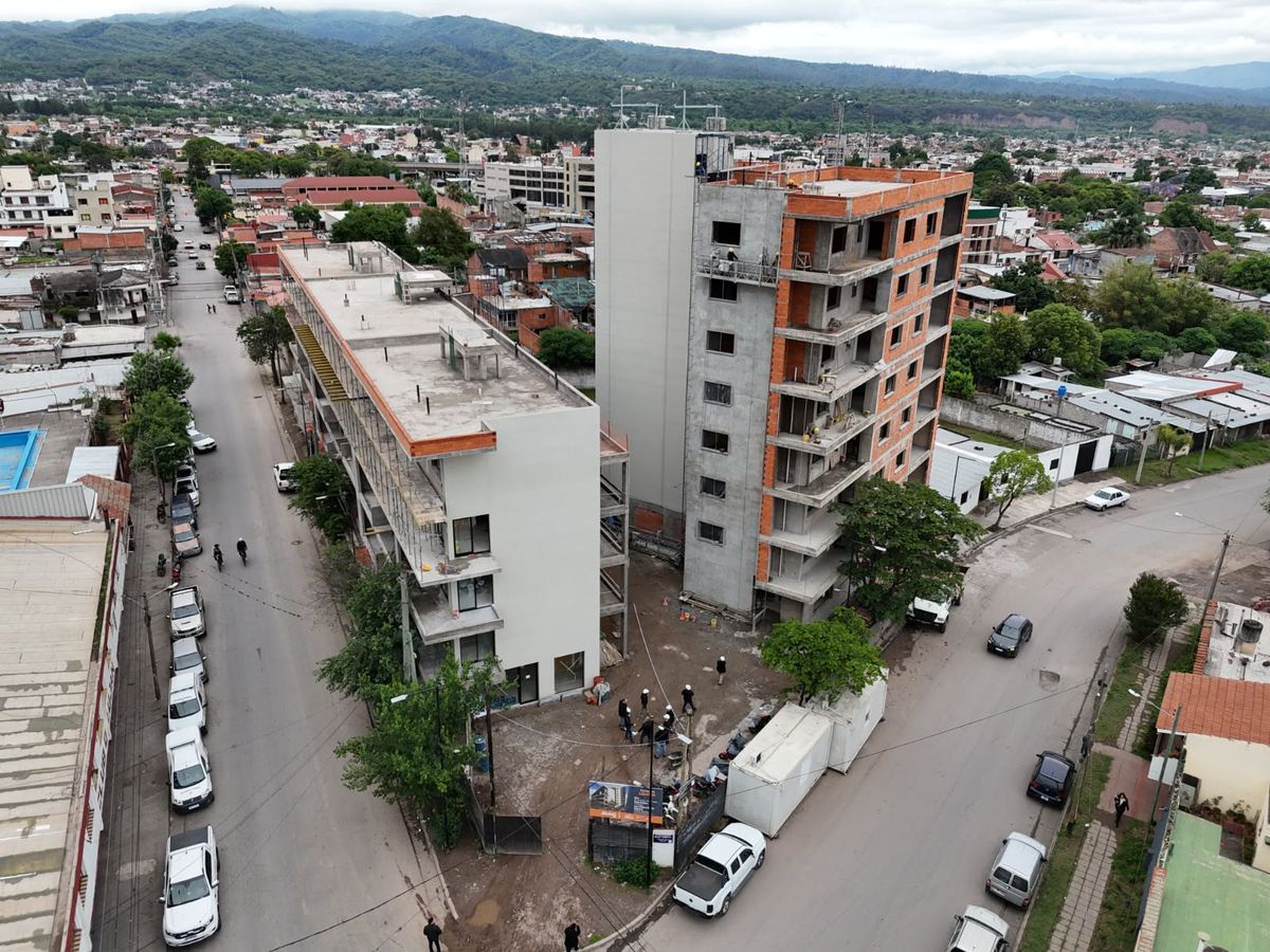 Sadir recorrió las obras de las Torres de Luján que registran un avance del 70% Sadir recorrió las obras de las Torres de Luján que registran un avance del 70%