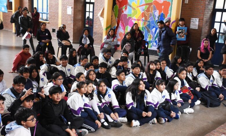 Escuelas secundarias. Familias conocieron propuestas
