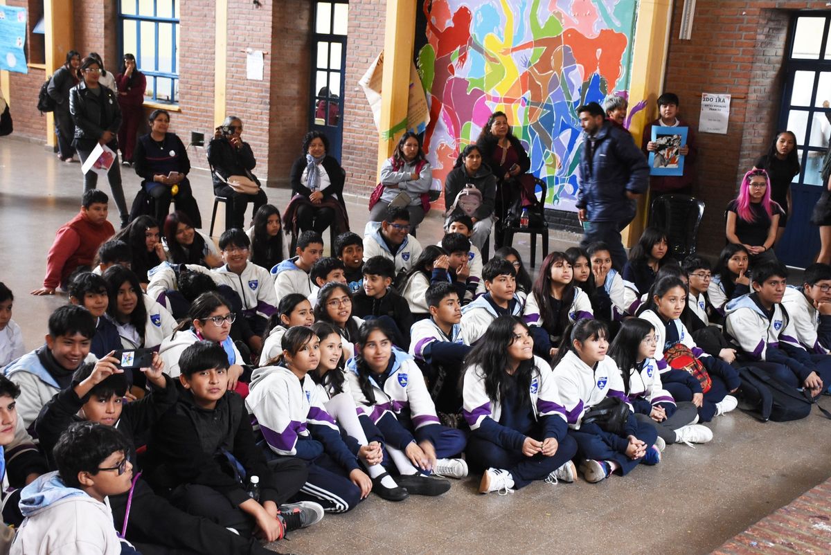 Escuelas secundarias. Familias conocieron propuestas