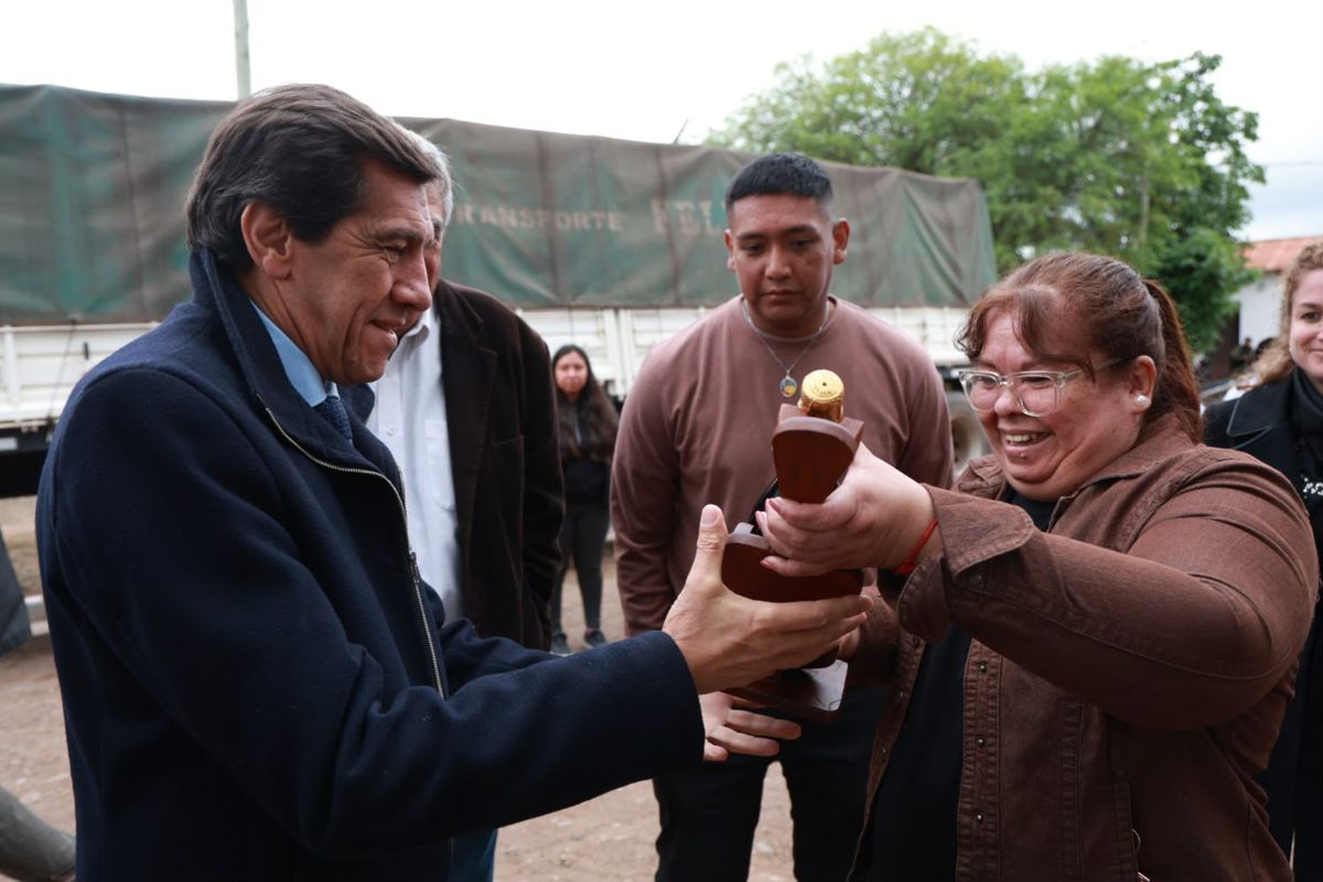 Carlos Sadir acompañó las fiestas patronales en Barro Negro